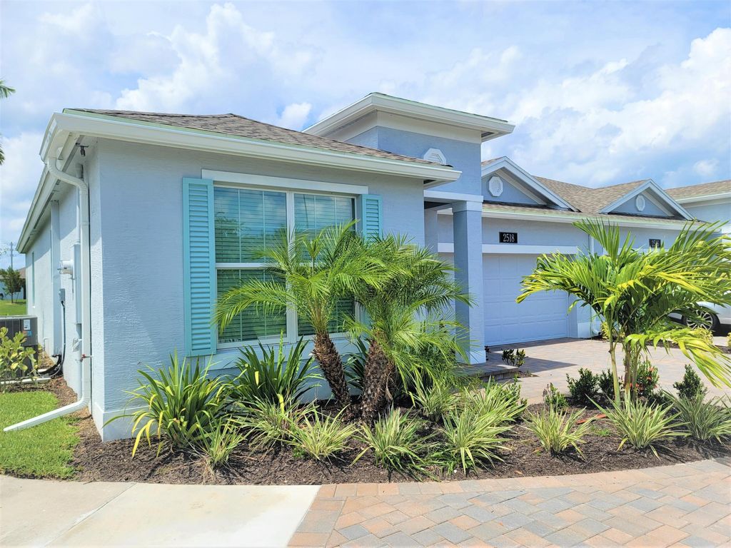 Photo of 2518 Bella Vista Circle, Vero Beach, FL 32966 (MLS # R10984936)