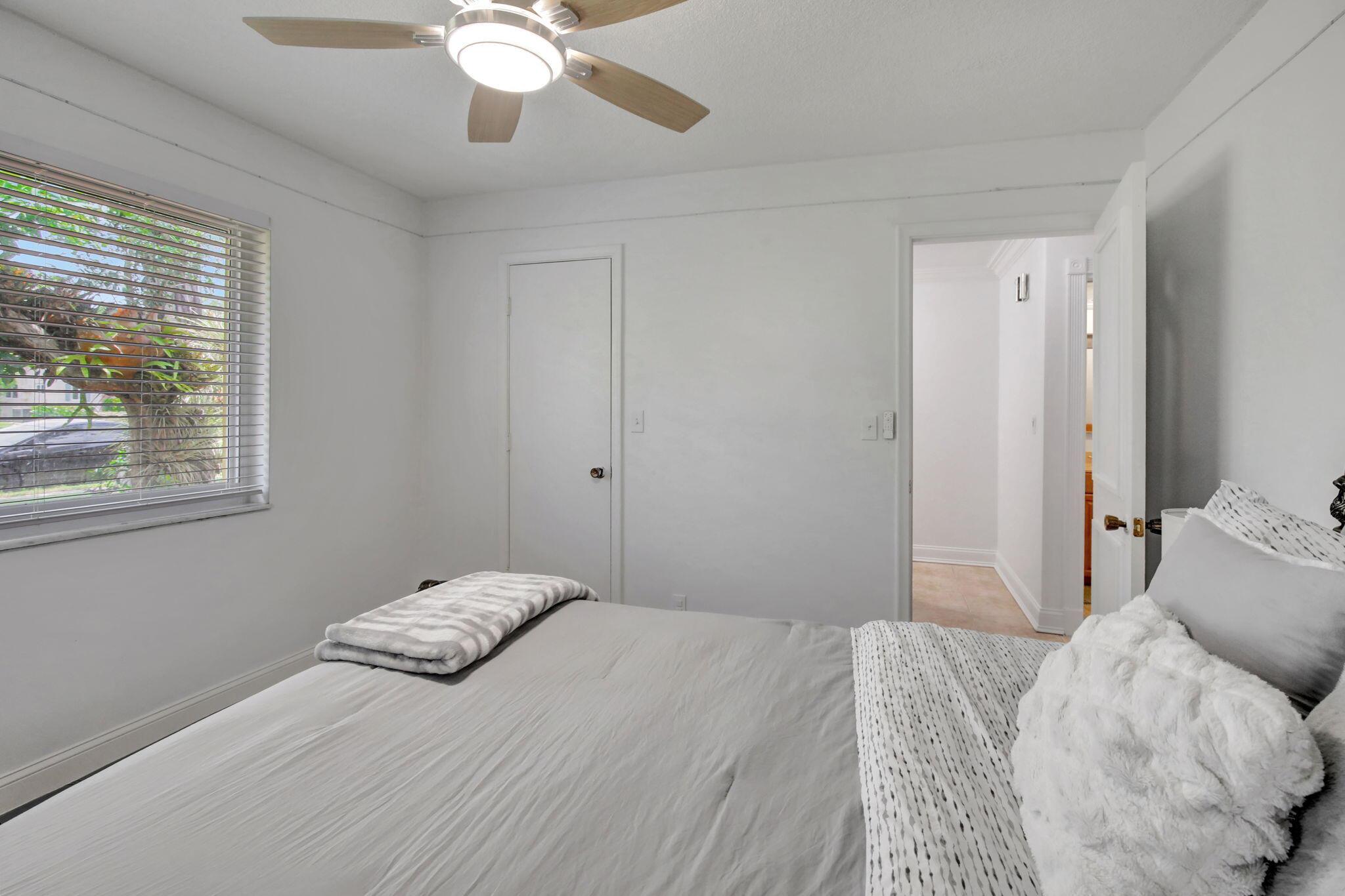 MIRROR LAKE ESTATES SEC F - Residential