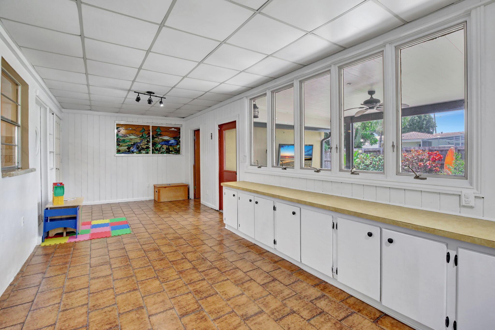 MIRROR LAKE ESTATES SEC F - Residential