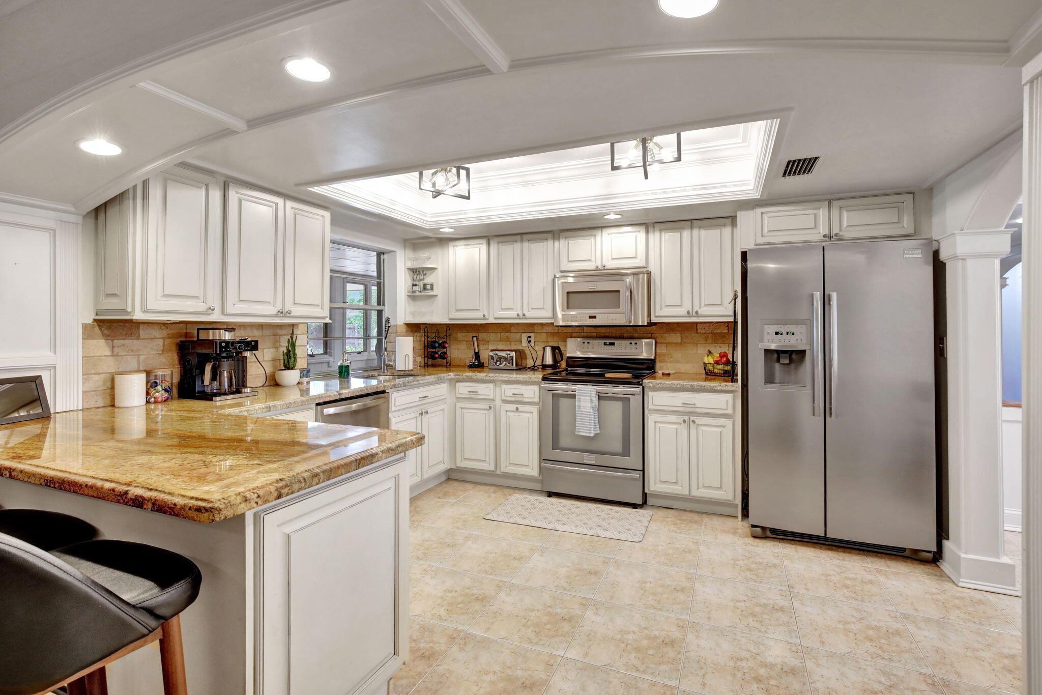 MIRROR LAKE ESTATES SEC F - Residential