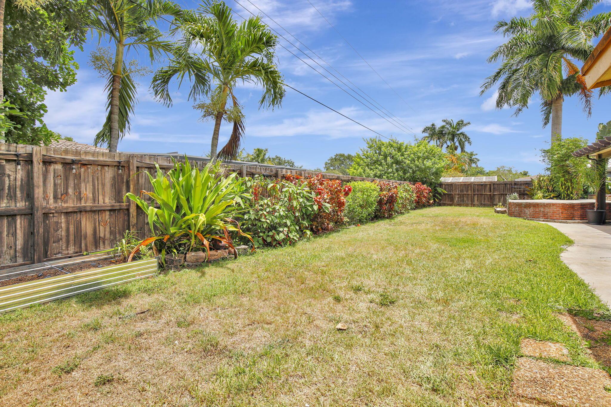 MIRROR LAKE ESTATES SEC F - Residential