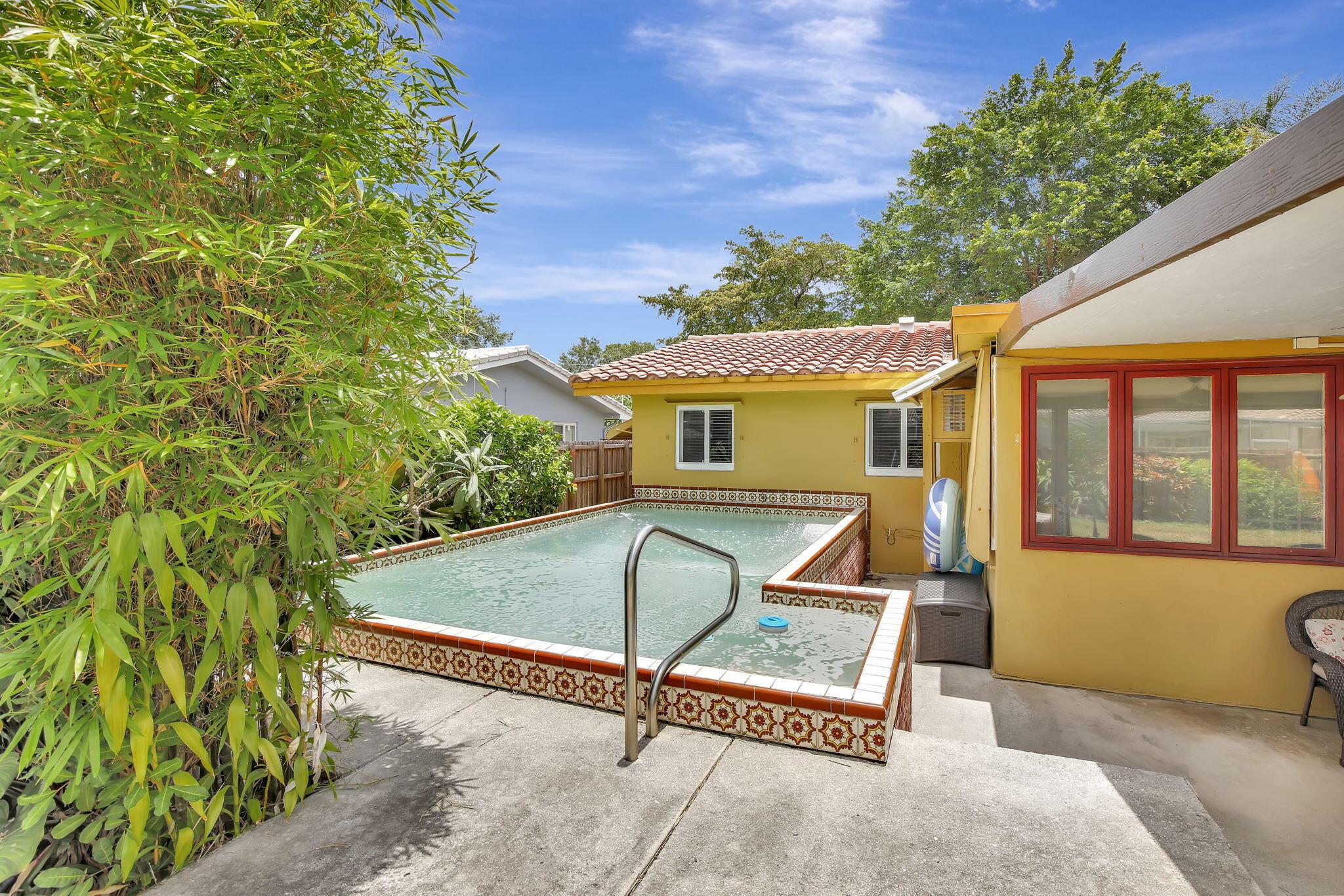 MIRROR LAKE ESTATES SEC F - Residential