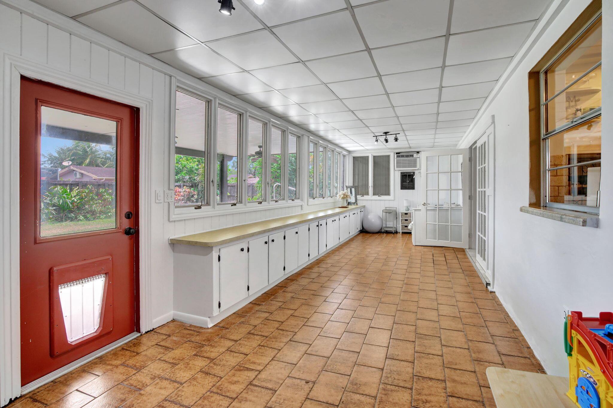 MIRROR LAKE ESTATES SEC F - Residential