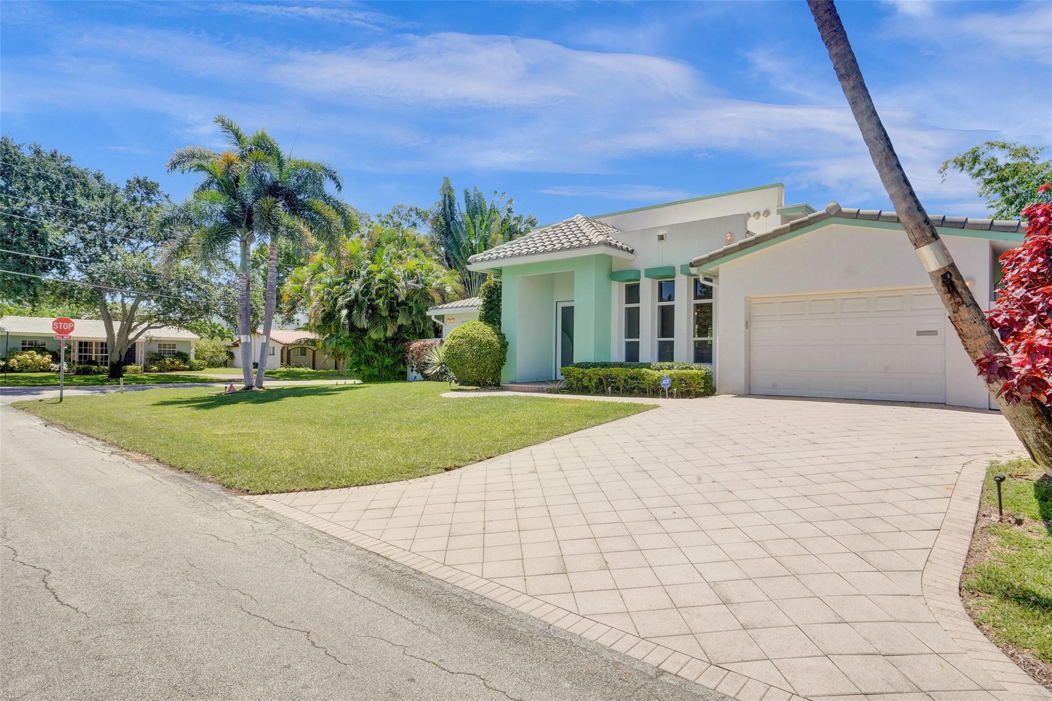 300 NW 21st Ct