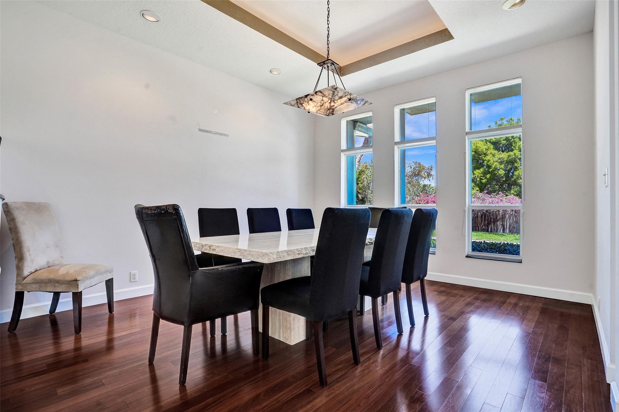 300 NW 21st Ct