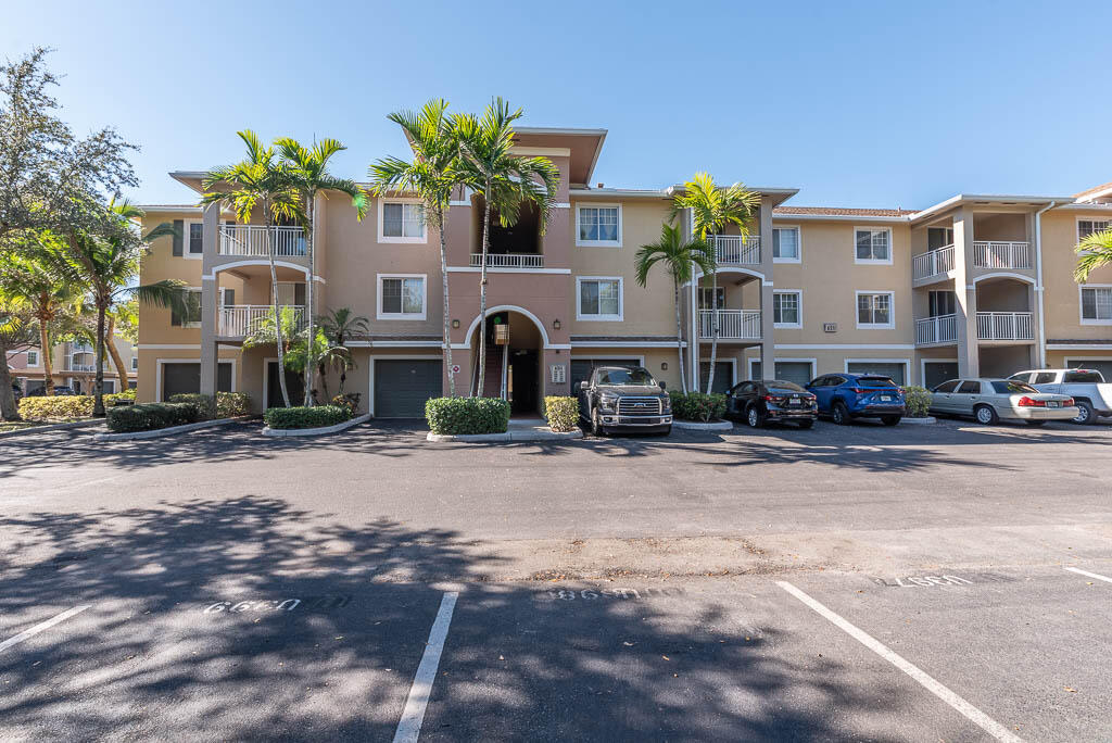 VILLAS AT EMERALD DUNES - Residential Lease