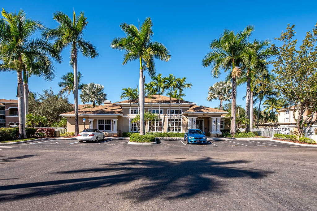 VILLAS AT EMERALD DUNES - Residential Lease