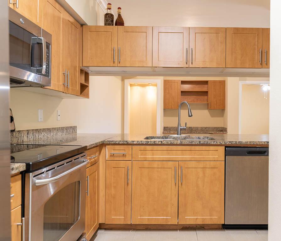 VILLAS AT EMERALD DUNES - Residential Lease