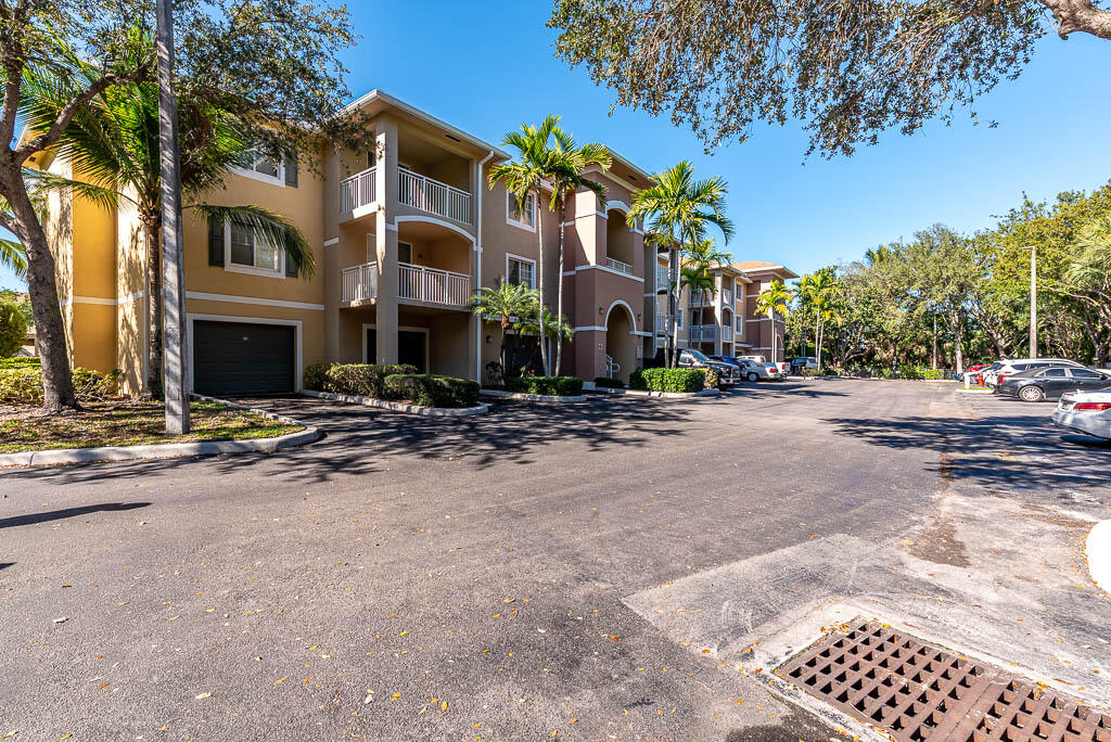 VILLAS AT EMERALD DUNES - Residential Lease