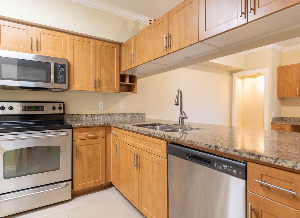 VILLAS AT EMERALD DUNES - Residential Lease