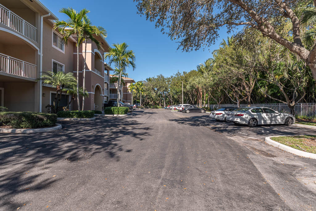 VILLAS AT EMERALD DUNES - Residential Lease