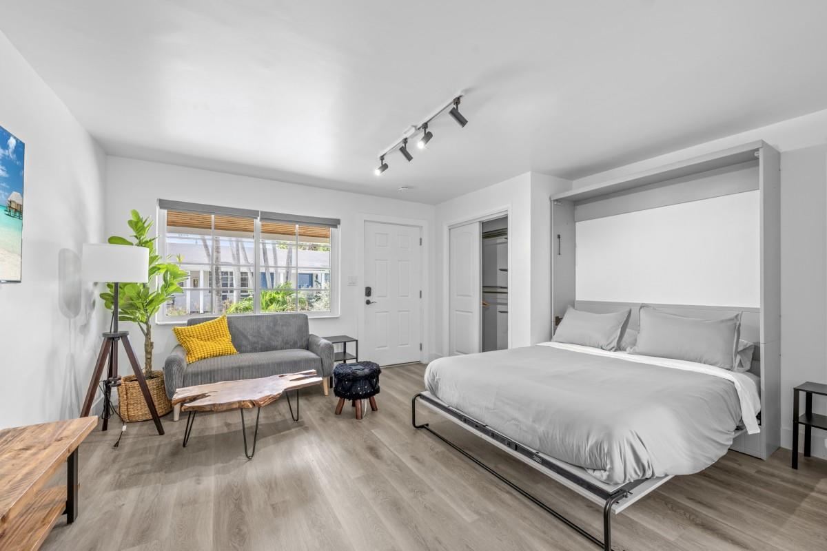 Hollywood South Side Add - Residential Lease