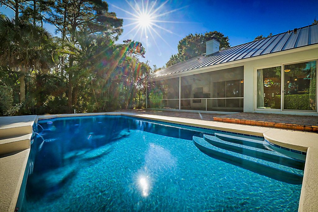 Photo of 19009 SE Old Trail Drive W, Jupiter, FL 33478 (MLS # R11132914)