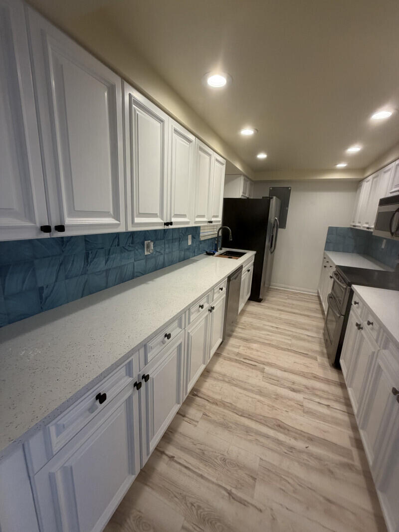 POINTE CONDO - Residential