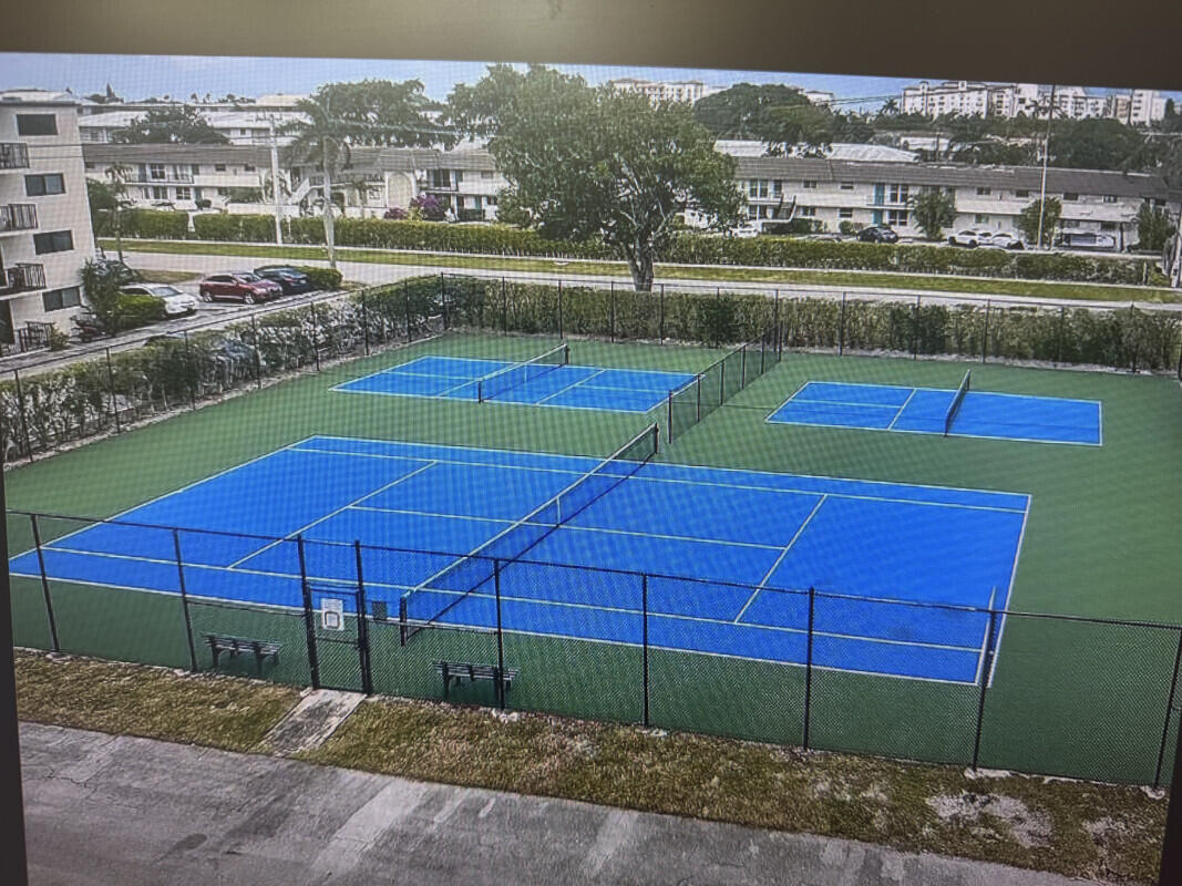 POINTE CONDO - Residential