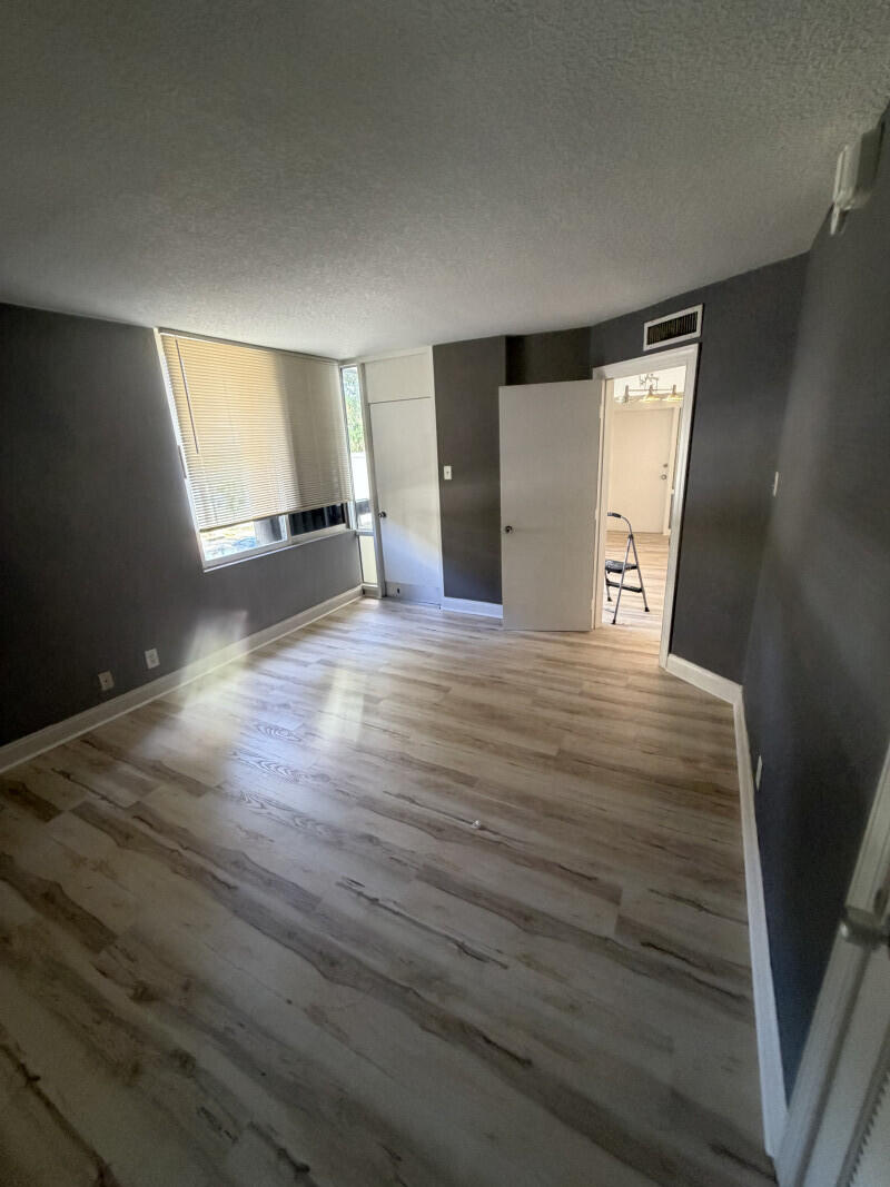 POINTE CONDO - Residential