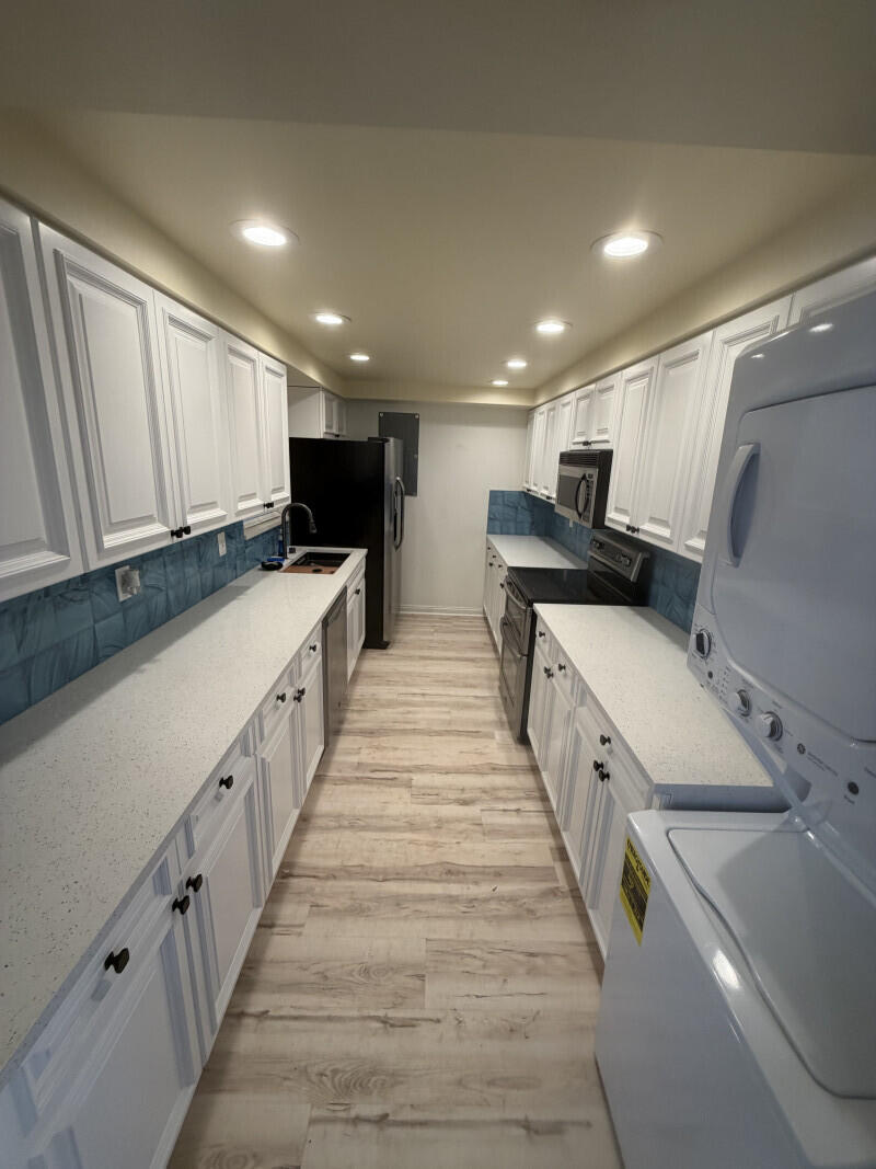 POINTE CONDO - Residential