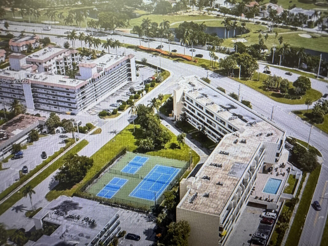 POINTE CONDO - Residential