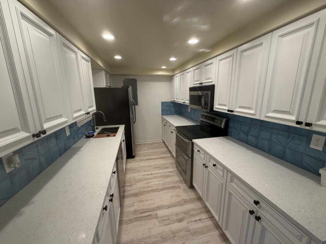 1401 S Federal Highway 102