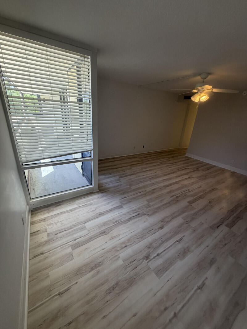 POINTE CONDO - Residential