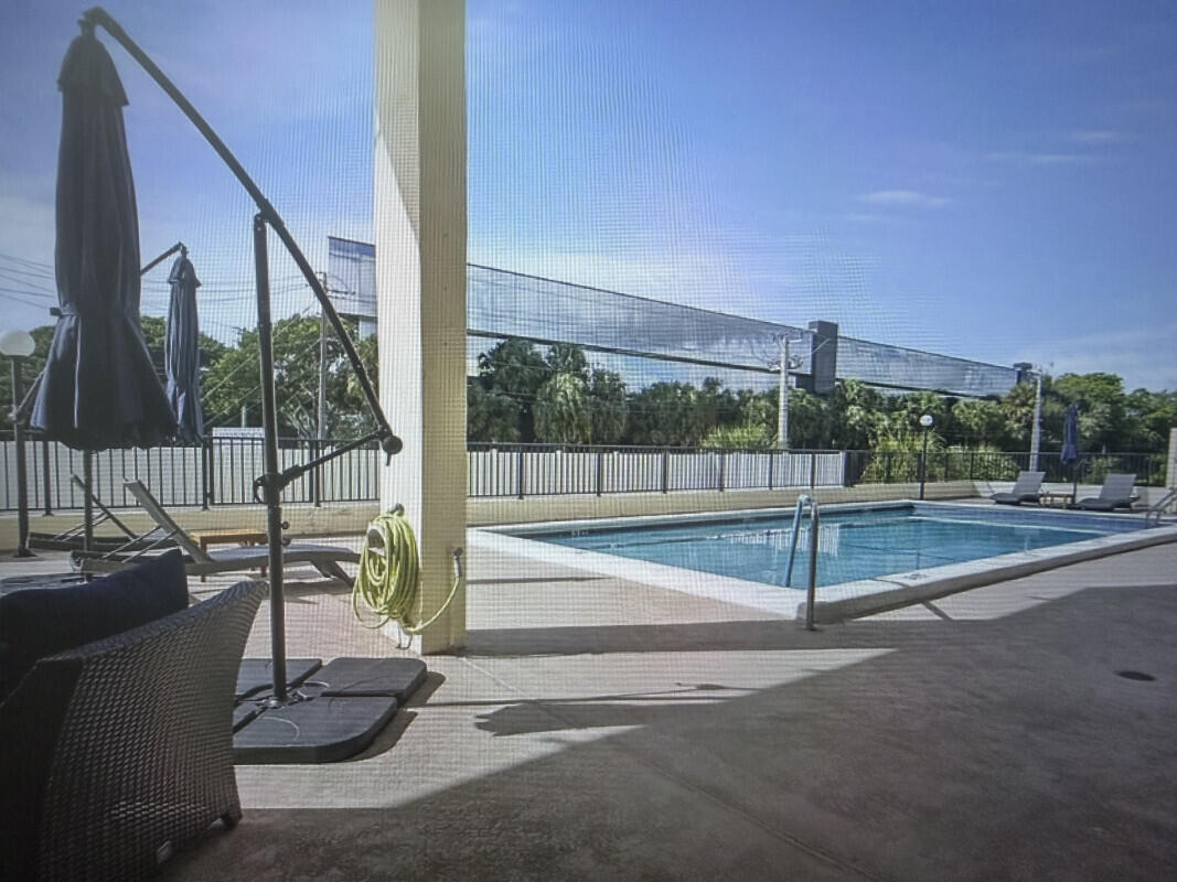 POINTE CONDO - Residential