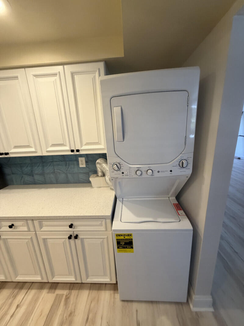 POINTE CONDO - Residential