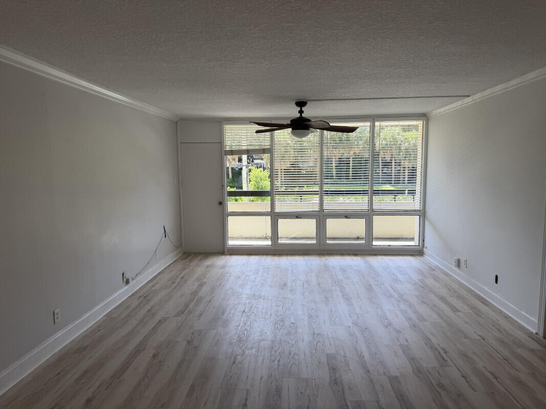 POINTE CONDO - Residential