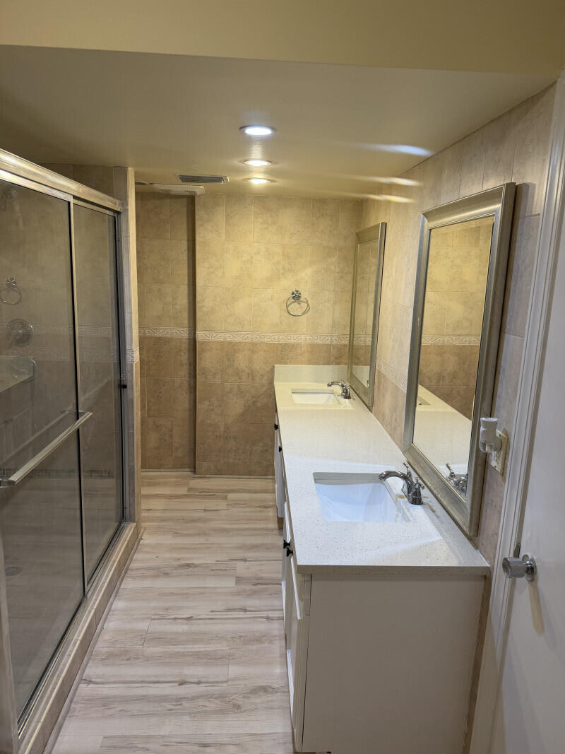 POINTE CONDO - Residential