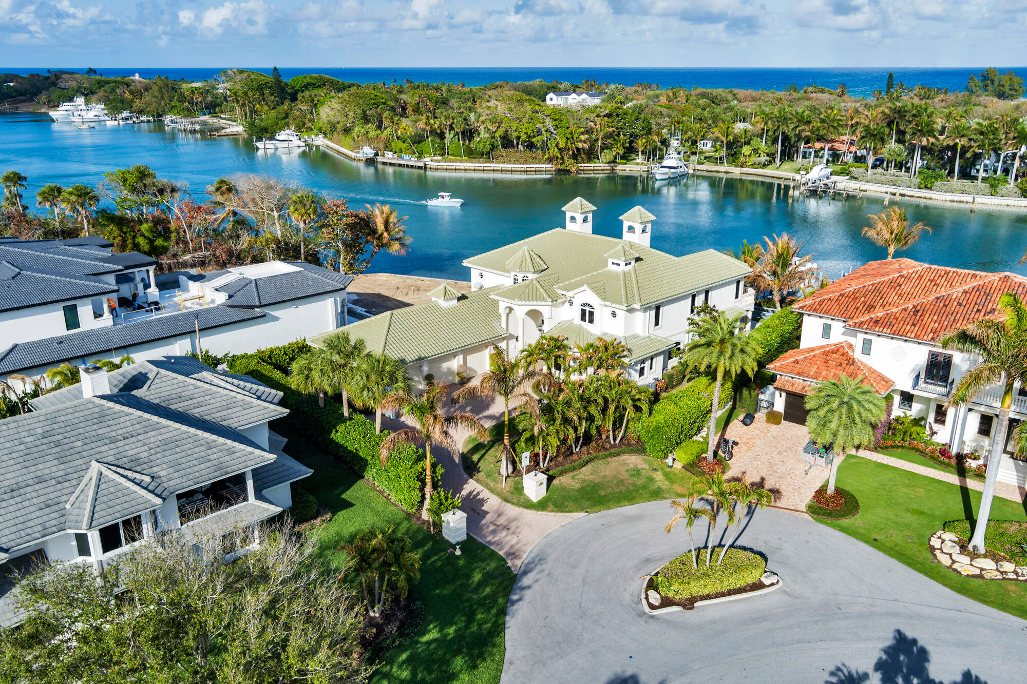 ROLLING HILLS - Residential