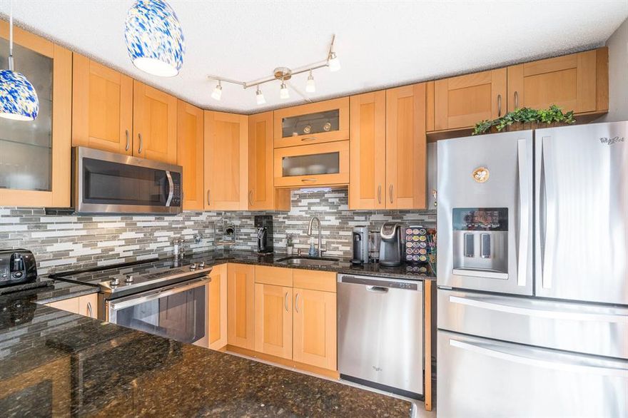 Move right in. Ideal location,  bright, well kept updated true 3 bedroom townhouse in Glenwood.  BRAND NEW 2018 Stainless Steel oven, dishwasher, microwave, refrigerator, sink extractor. NEW A/C 2017, NEW Water heater 2017, NEWER Washer/Dryer  2 years. Complete Accordion Hurricane Shutters. Upgraded tile and laminate flooring throughout. Many more additional touches. Overlooks lake and is close distance to community pool, tennis/ racquetball courts and  playground. Make an offer - sellers motivated