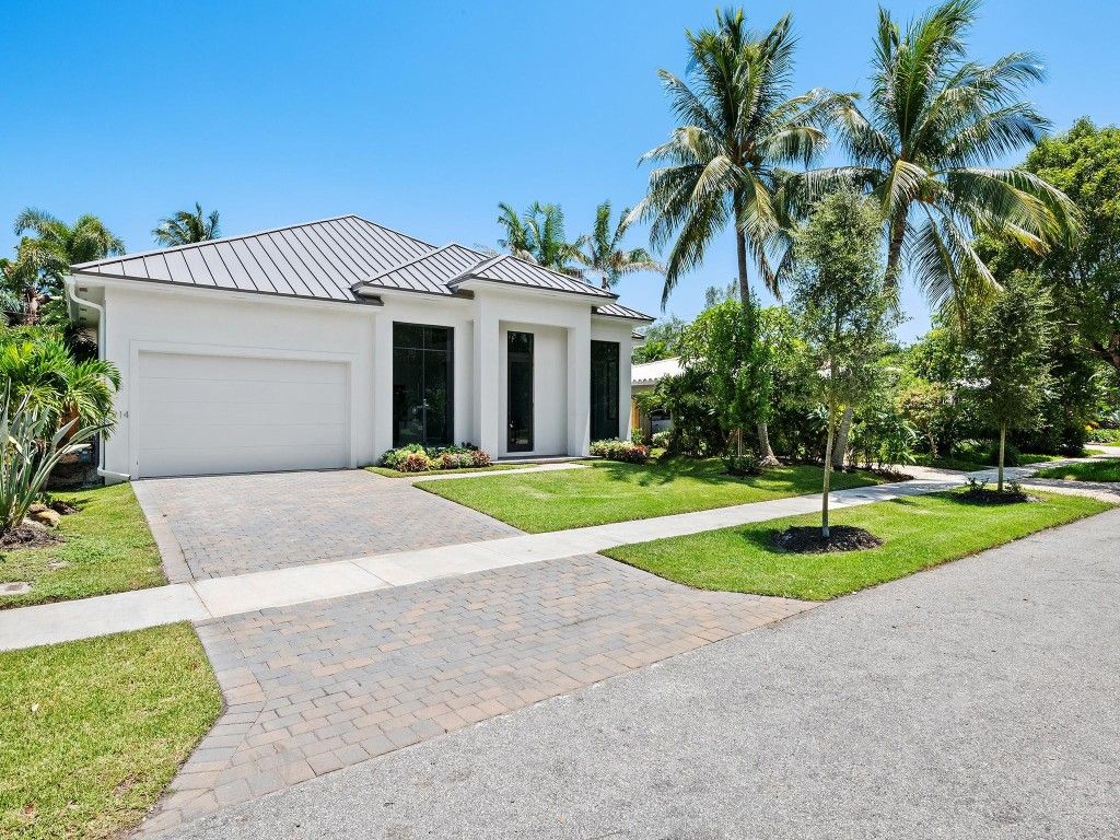 Photo of 1914 NE 20th Avenue, Fort Lauderdale, FL 33305 (MLS # F10390418)