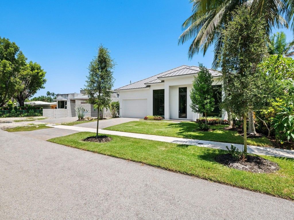 Photo of 1914 NE 20th Avenue, Fort Lauderdale, FL 33305 (MLS # F10390418)