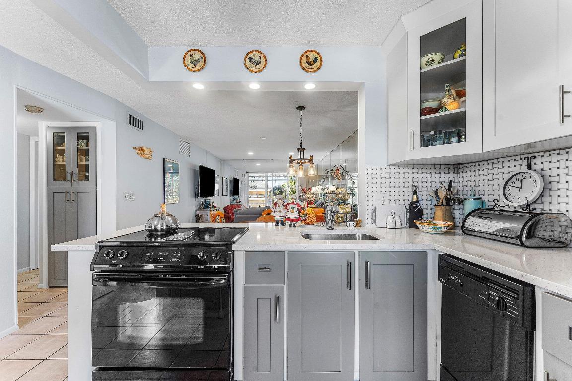 Village Royal Condo 3 - Residential