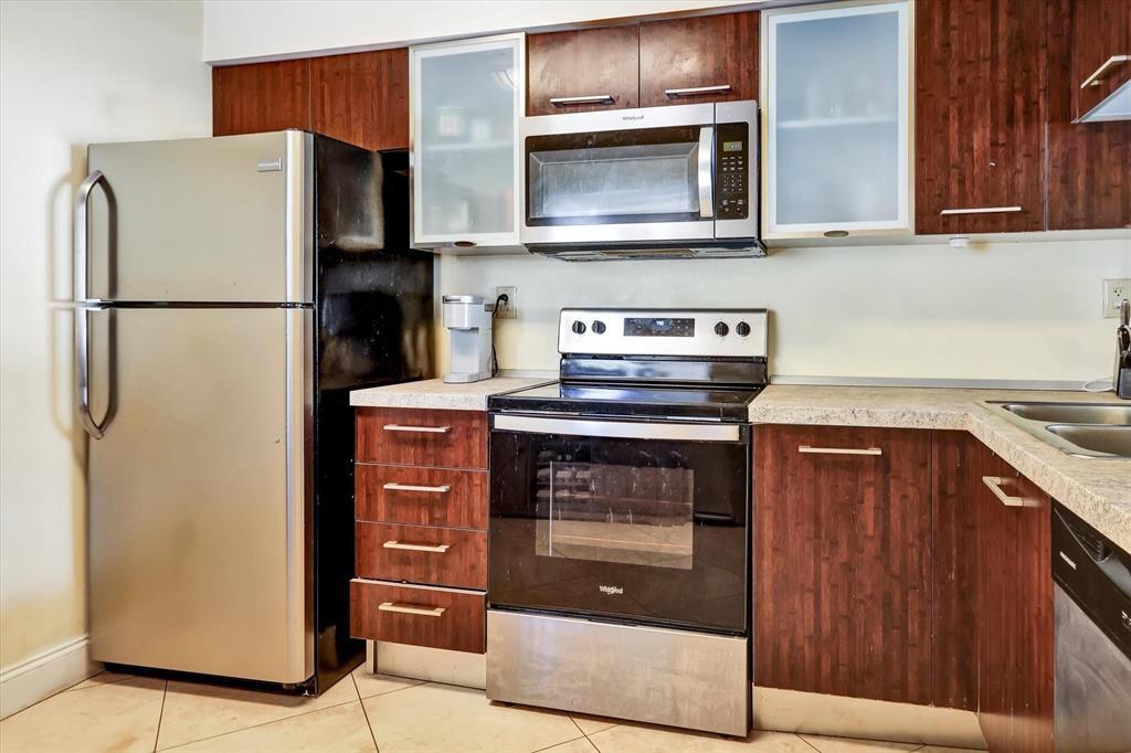 COLONNADES CONDO - Residential Lease