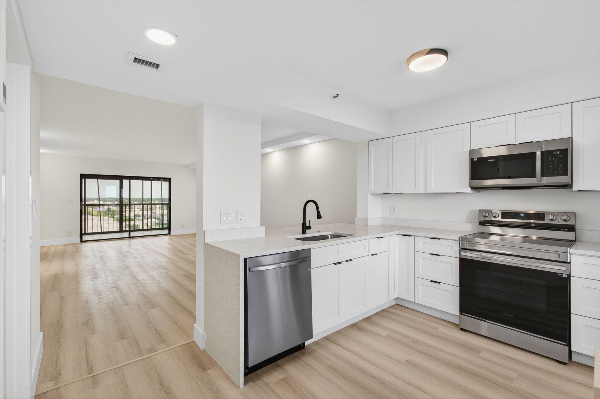 6866 Huntington Lane 707