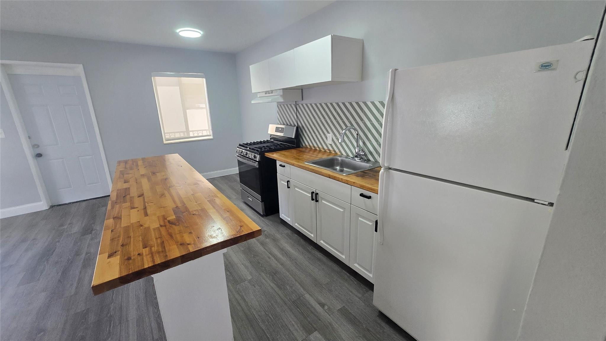 Altos Del Mar 03 - Residential Lease