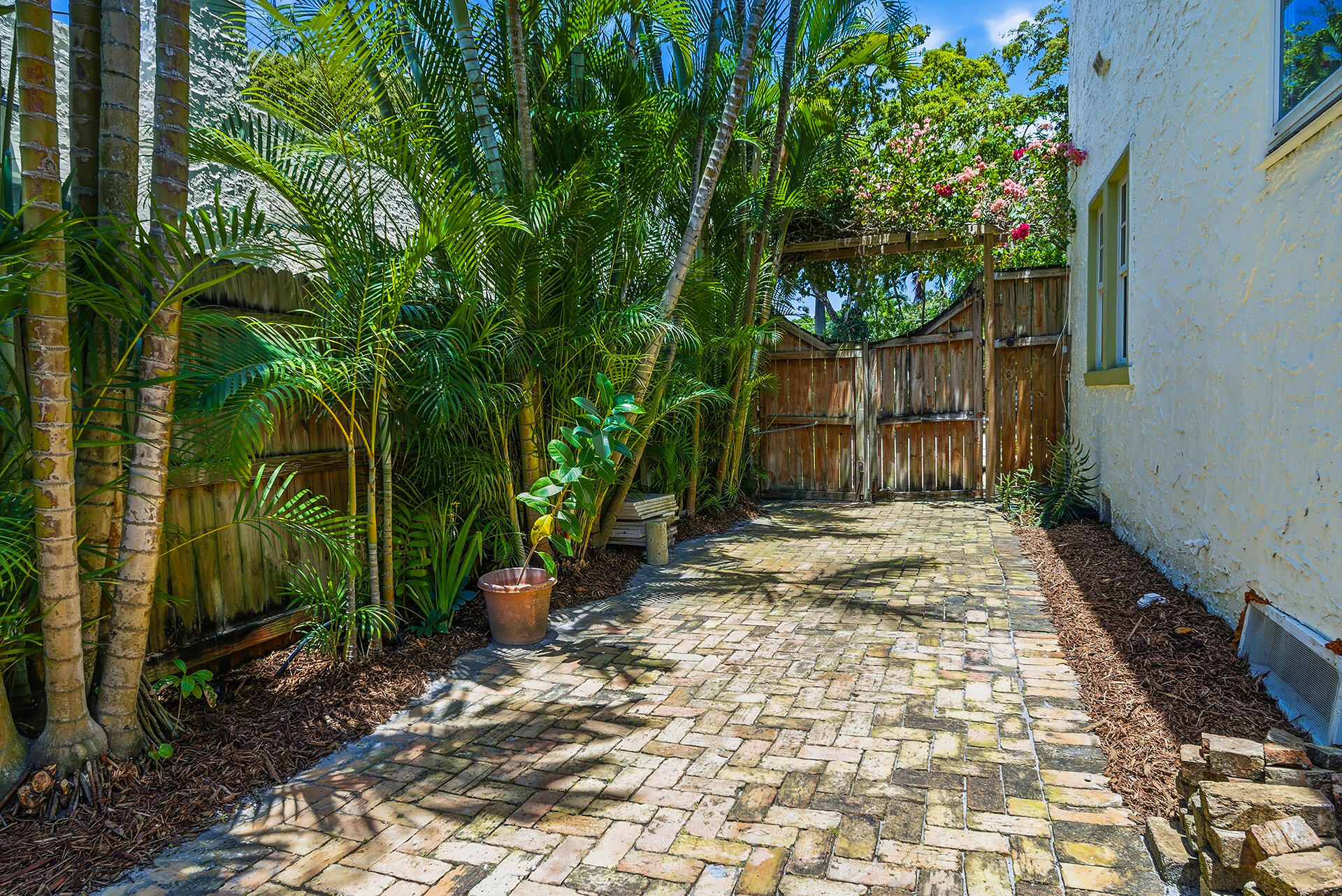 FLAMINGO PARK - Residential