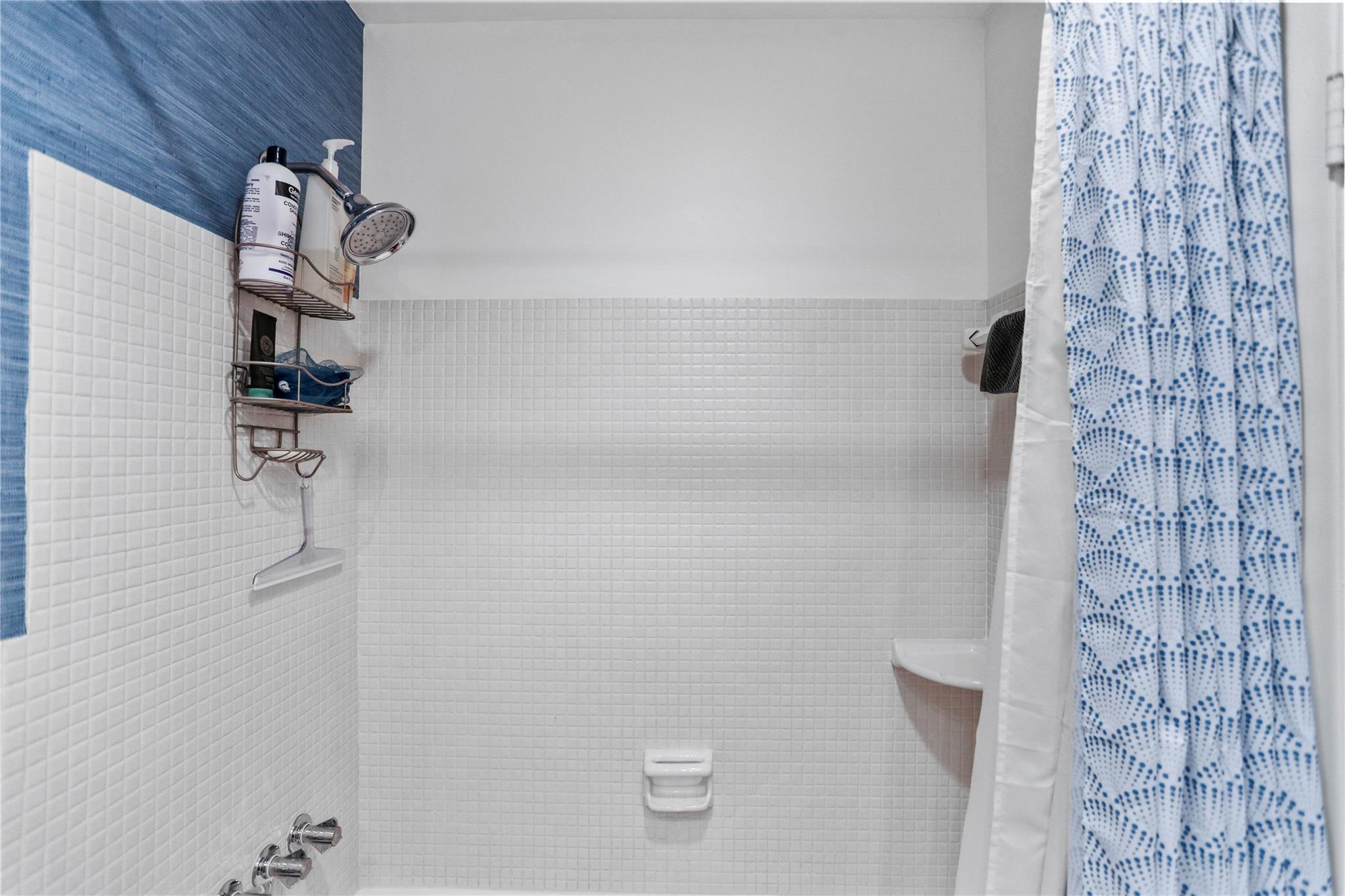 Georgian Court Apts North - Residential