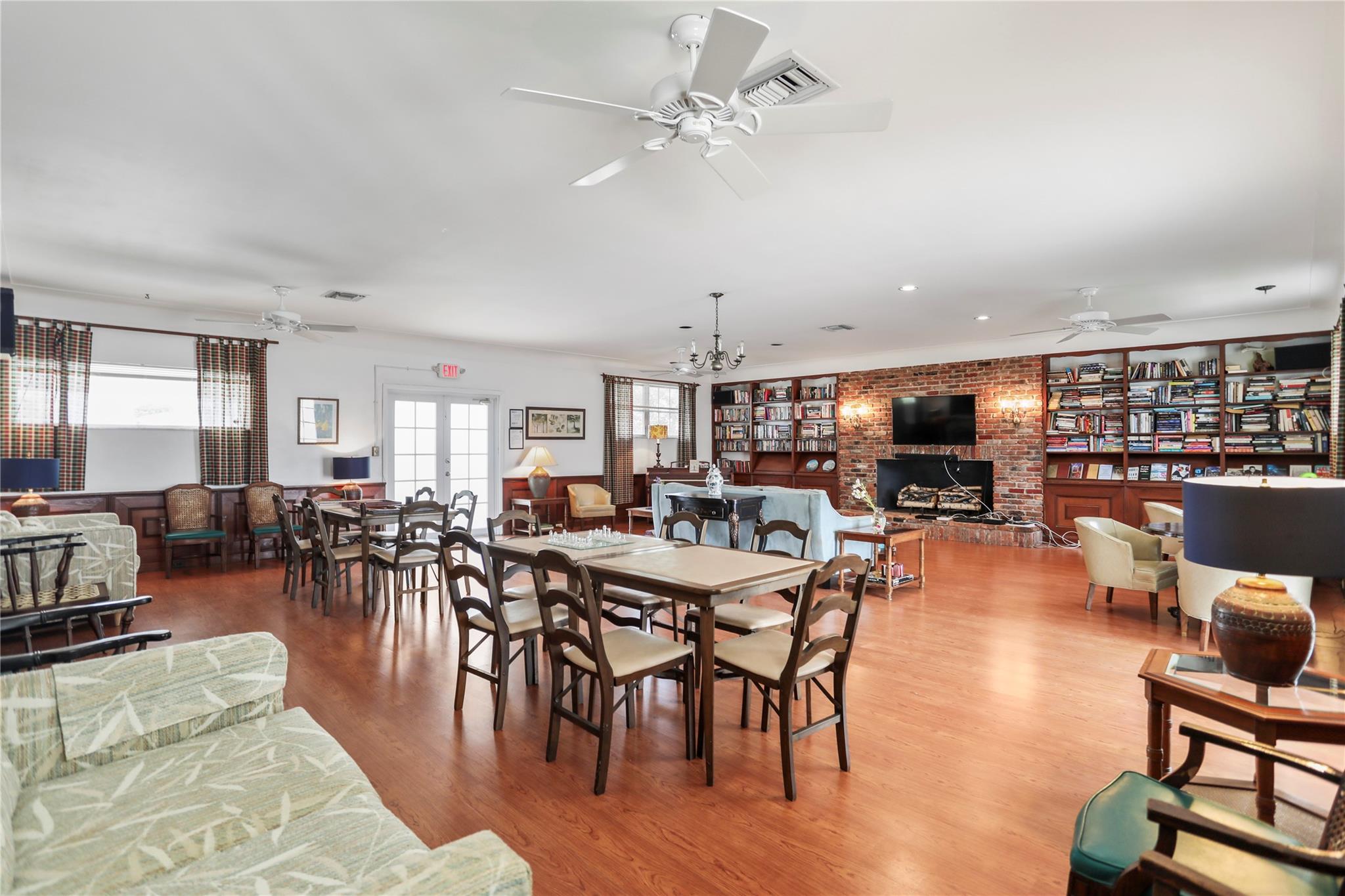 Georgian Court Apts North - Residential