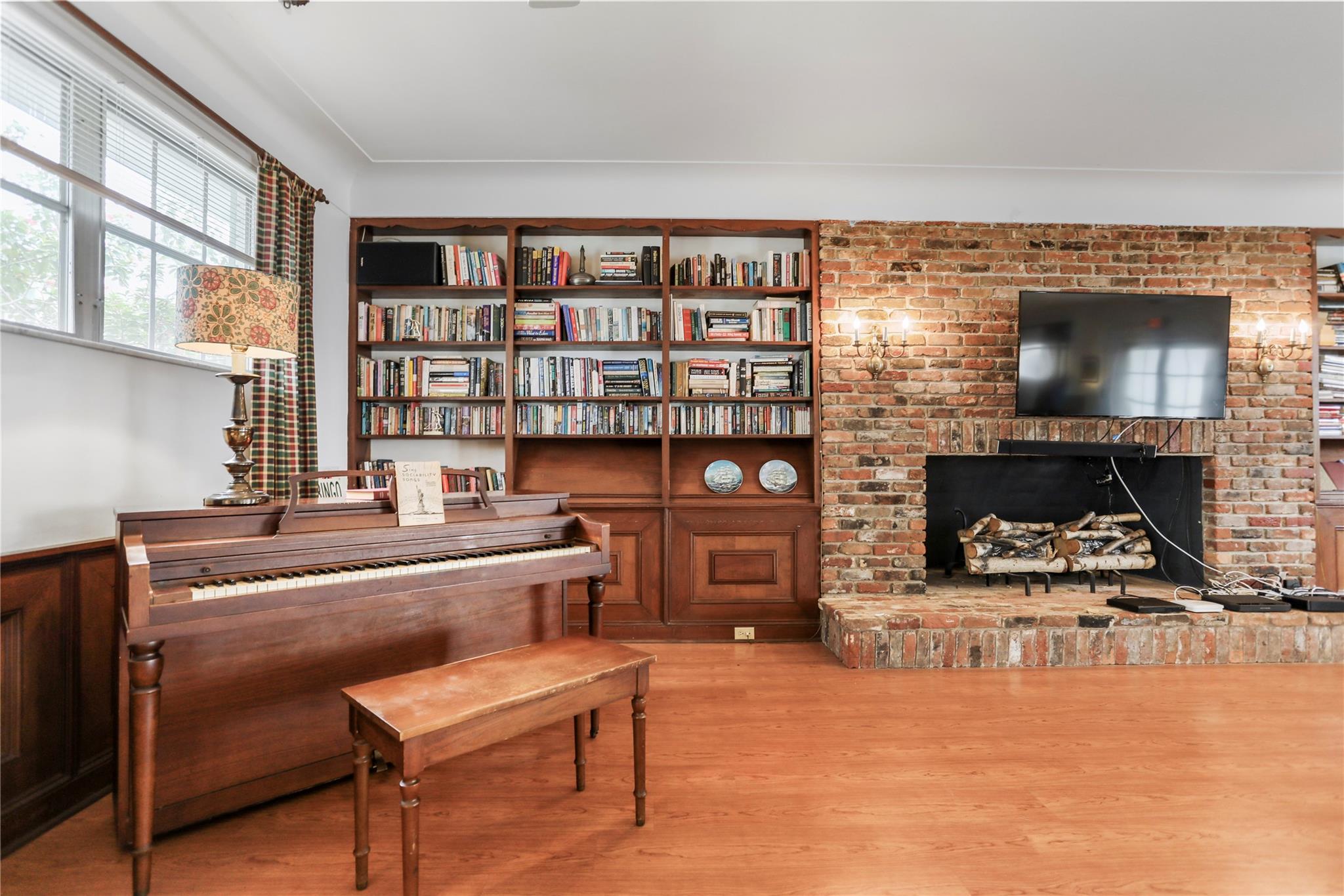 Georgian Court Apts North - Residential