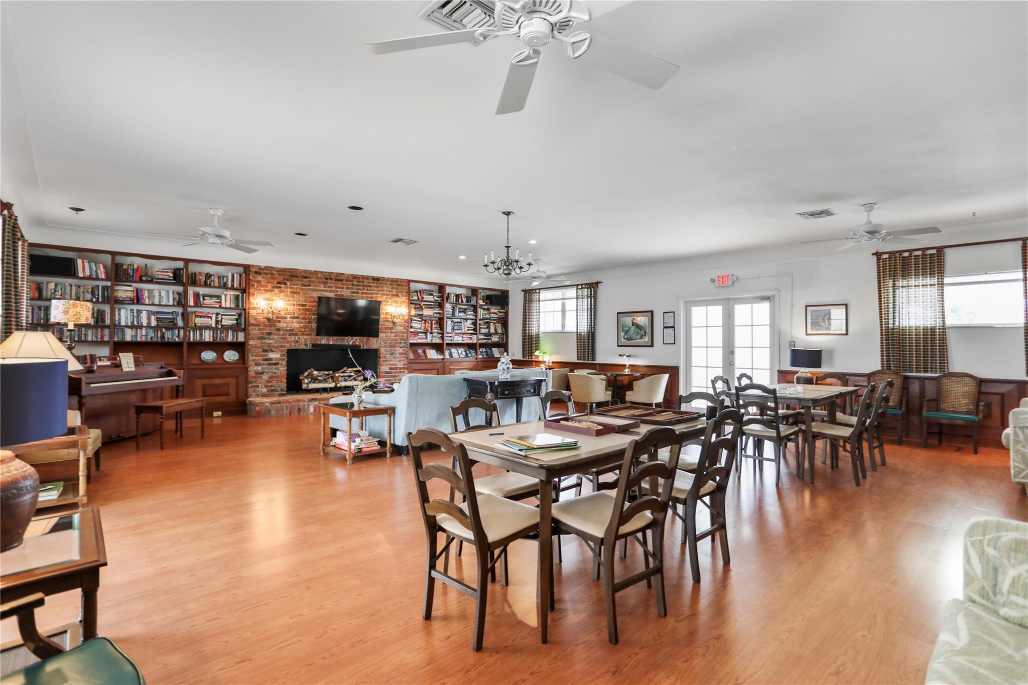 Georgian Court Apts North - Residential