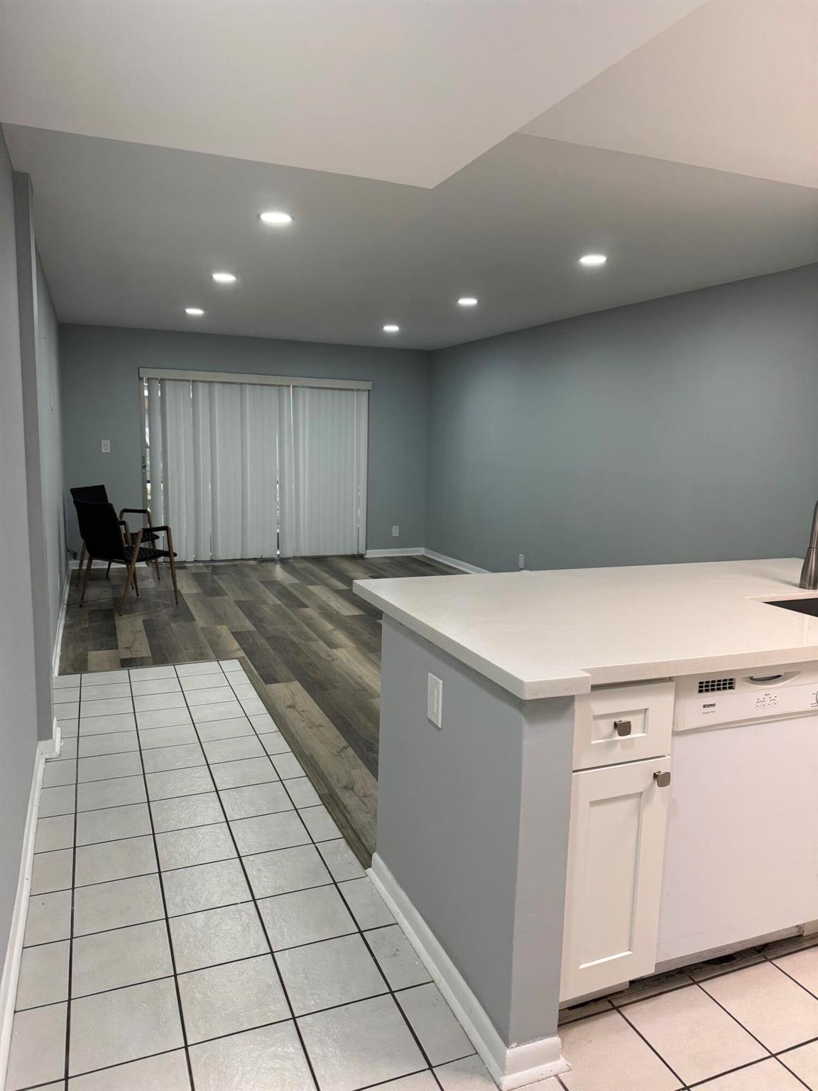 RAMBLEWOOD EAST CONDO - Residential