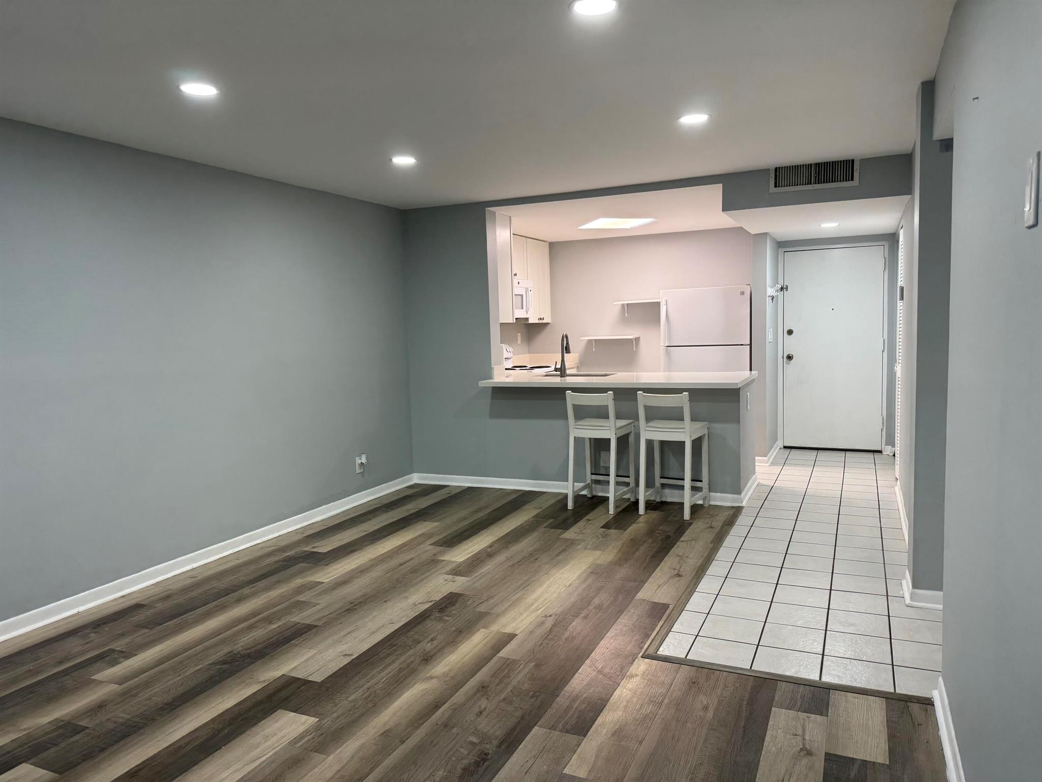 RAMBLEWOOD EAST CONDO - Residential