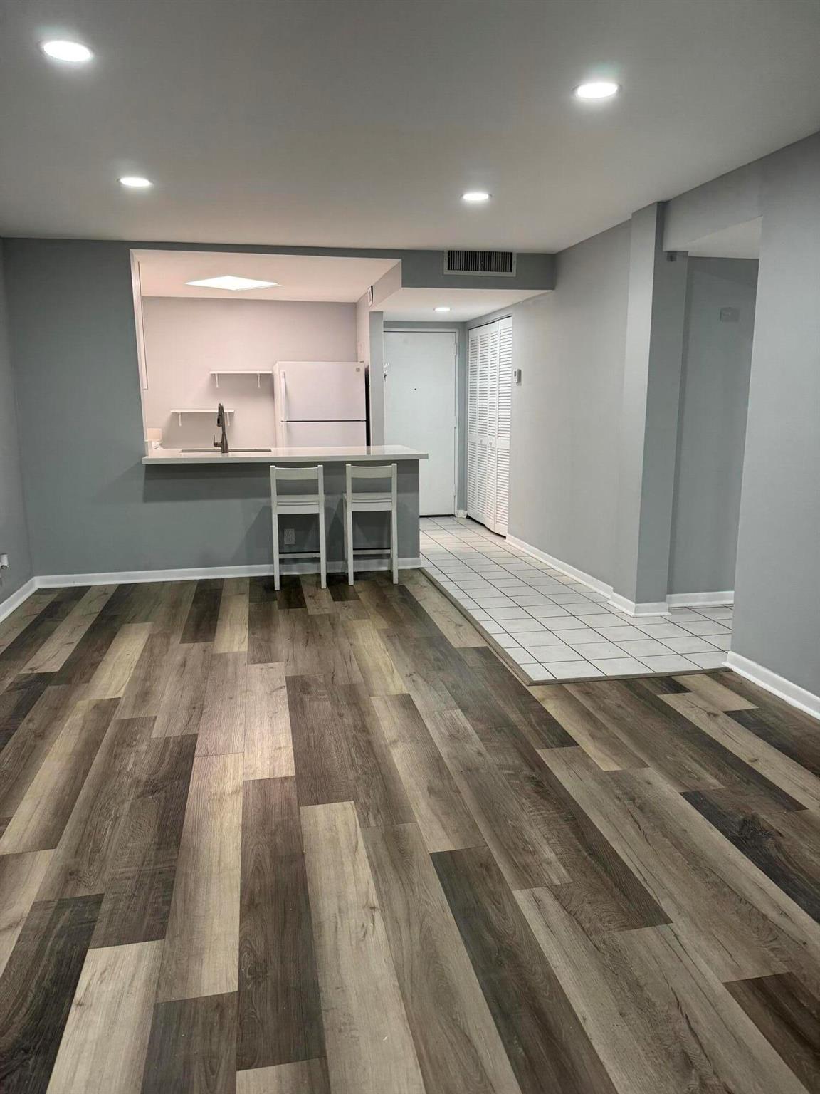 RAMBLEWOOD EAST CONDO - Residential