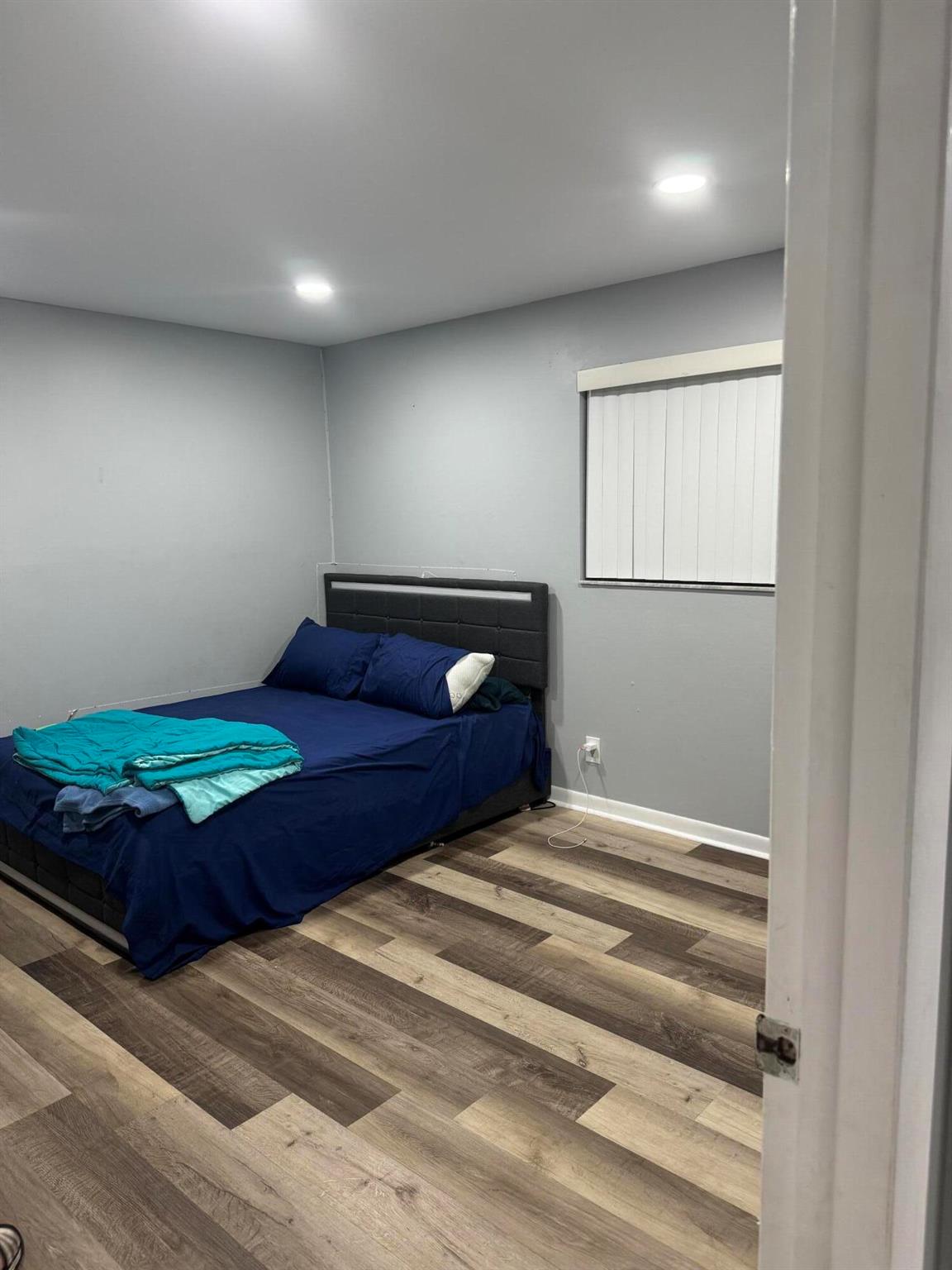 RAMBLEWOOD EAST CONDO - Residential
