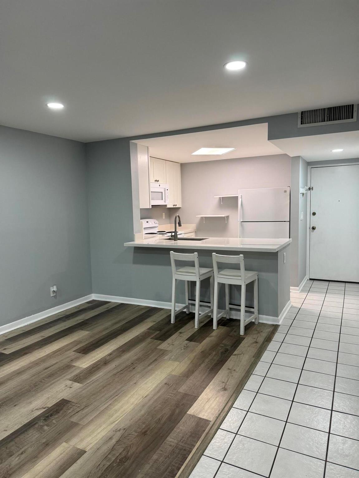 RAMBLEWOOD EAST CONDO - Residential