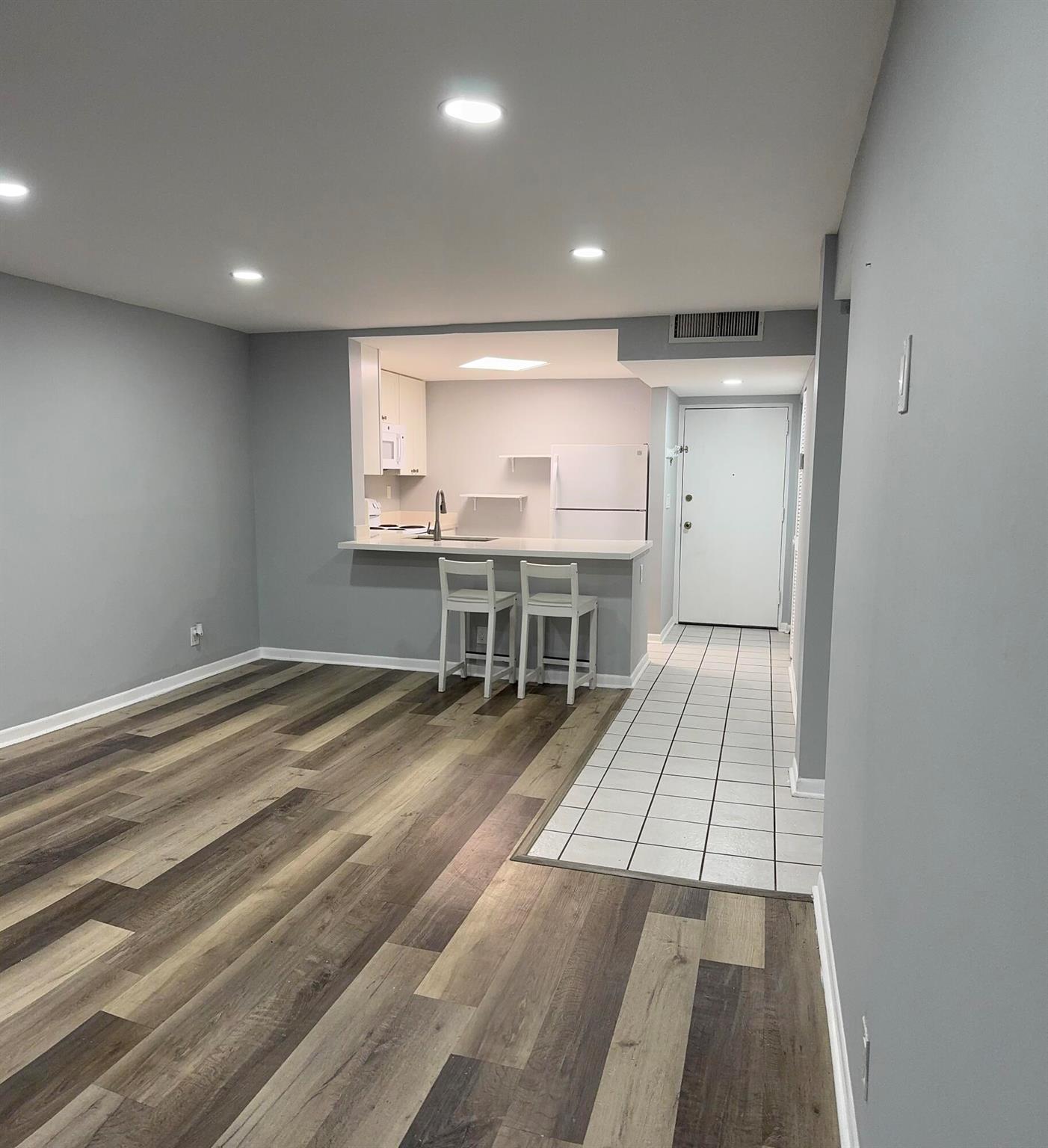 RAMBLEWOOD EAST CONDO - Residential