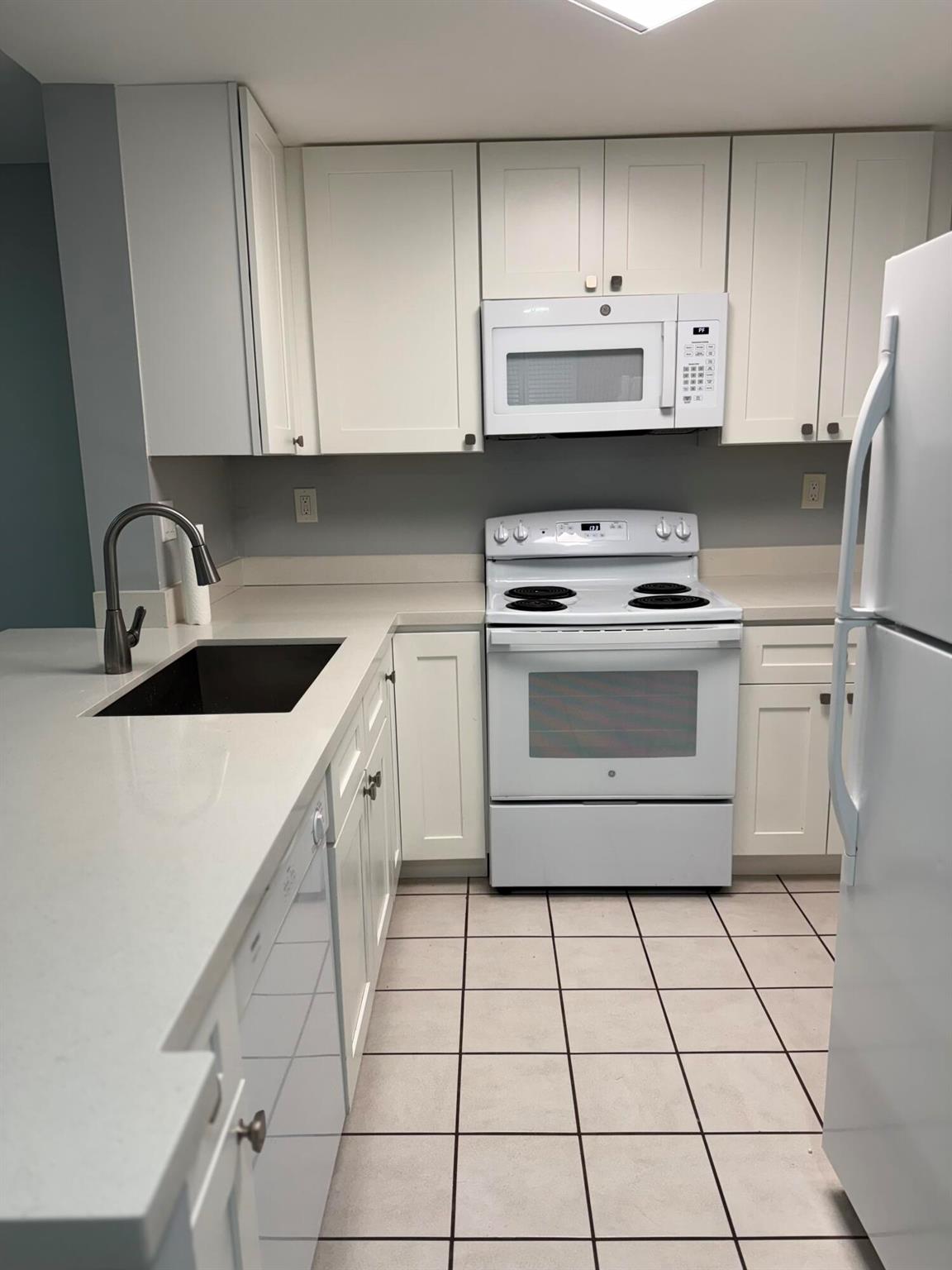 RAMBLEWOOD EAST CONDO - Residential