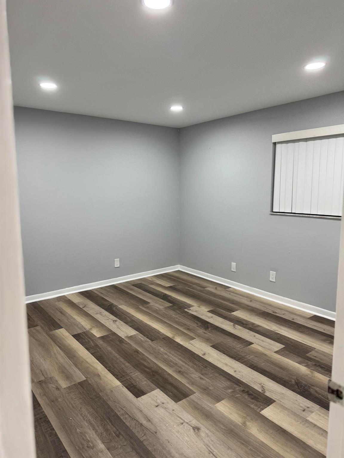 RAMBLEWOOD EAST CONDO - Residential