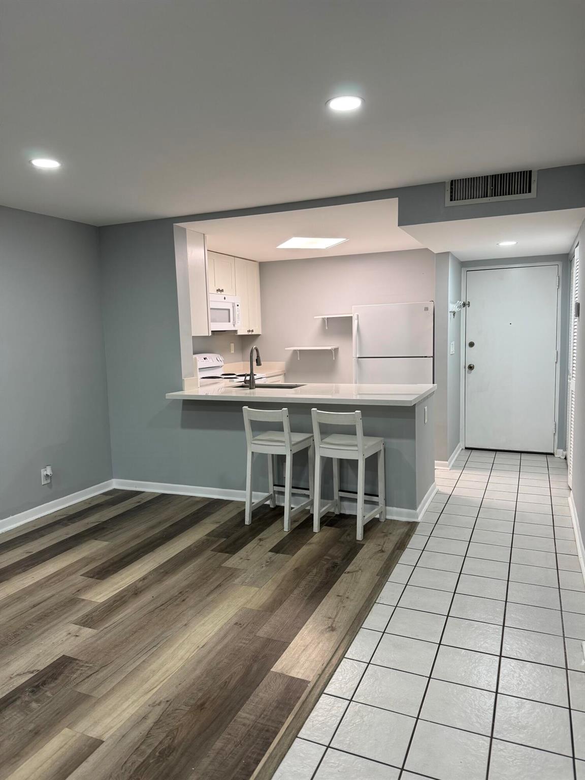 RAMBLEWOOD EAST CONDO - Residential